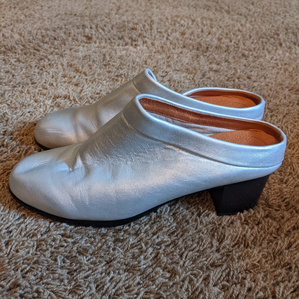HOPP Collared Mule - Metallic Silver - US Size 9.5